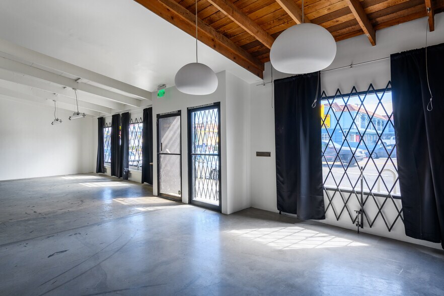 More Photos Of 2426 Lincoln Blvd, Venice Loft Creative Space For Sale