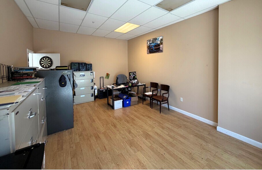 More Photos Of 3945 Tollhouse Dr, Naples Warehouse For Sale