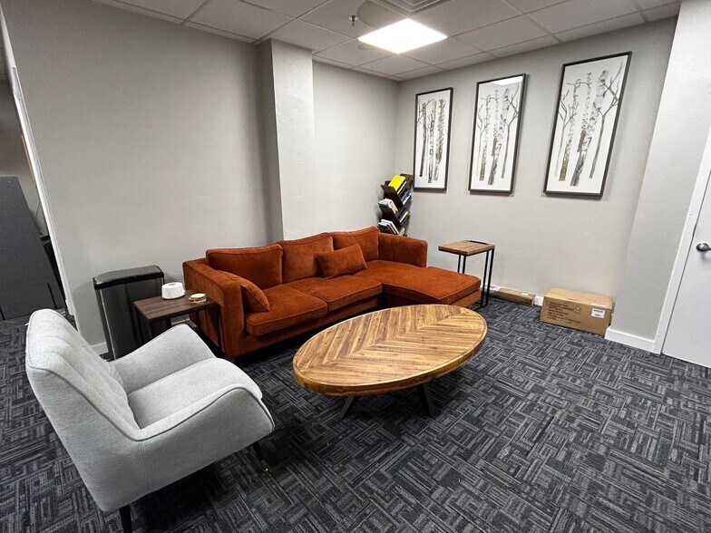 More Photos Of 104 N Main St, Gainesville Office For Lease