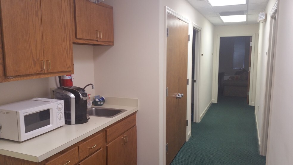 More Photos Of 5248 Olde Towne Rd, Williamsburg Office For Sale