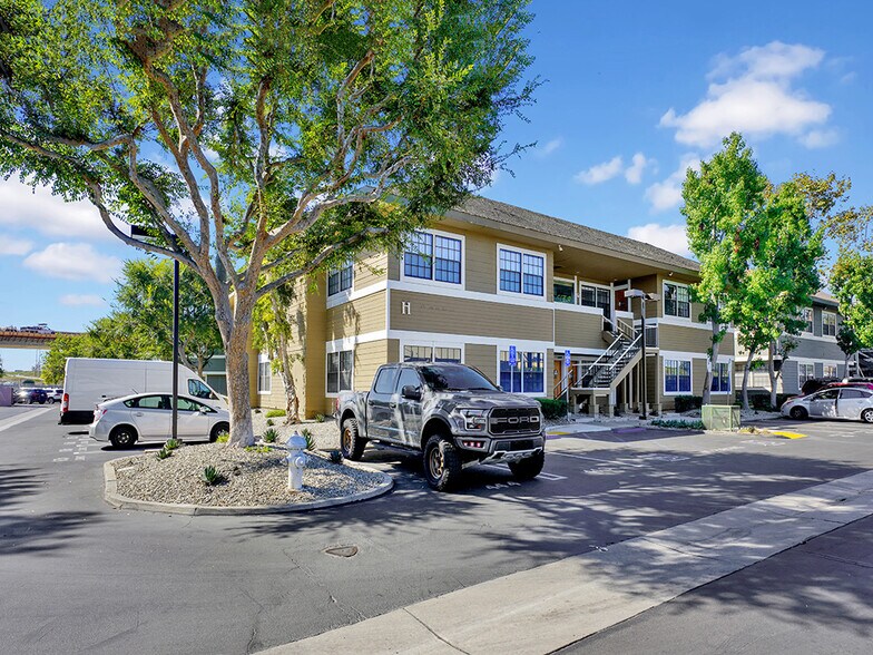 More Photos Of 2900 Bristol St, Costa Mesa Office For Sale