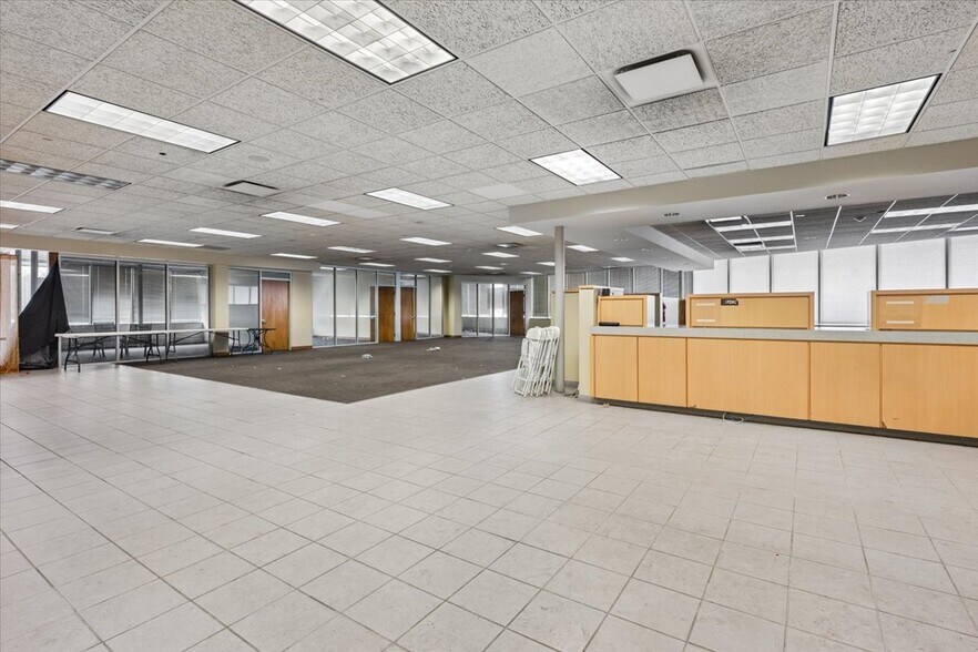 More Photos Of 7525 W Madison St, Forest Park Storefront Retail Office For Lease