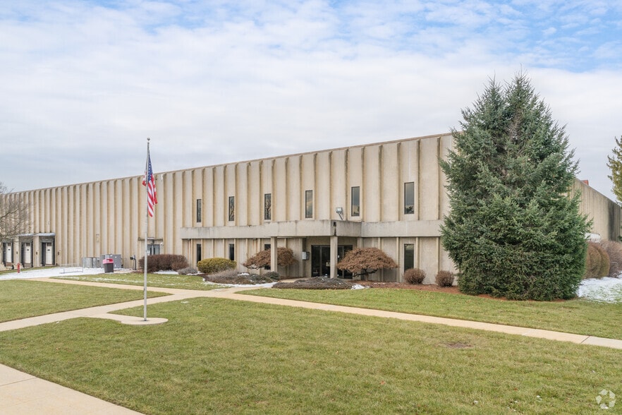 Primary Photo Of 1062 MacArthur Rd, Reading Warehouse For Lease