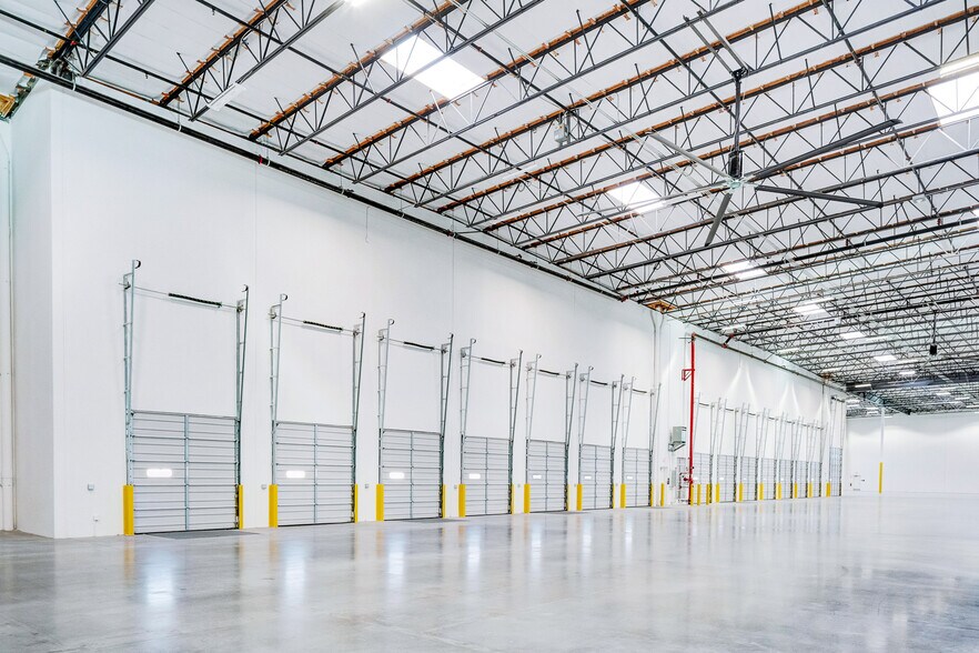 More Photos Of 5235 E Hunter Ave, Anaheim Distribution For Lease