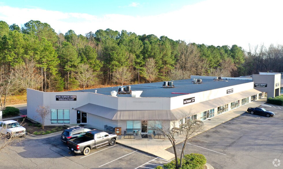 More Photos Of 4823 Meadow Dr, Durham Unknown For Lease