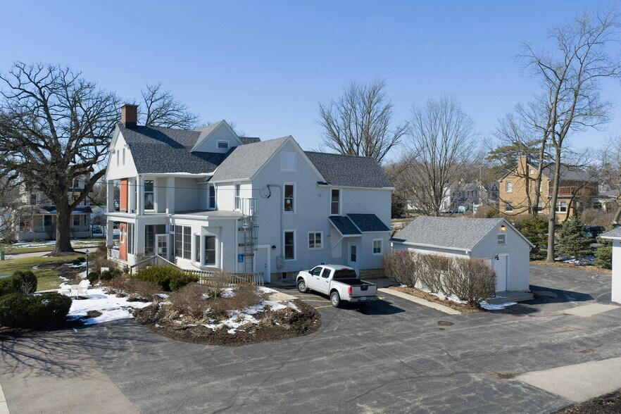 More Photos Of 303 N Main St, Elburn General Retail For Sale