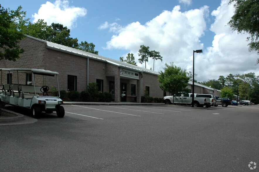 More Photos Of 612 Johnnie Dodds Blvd, Mount Pleasant Light Distribution For Lease