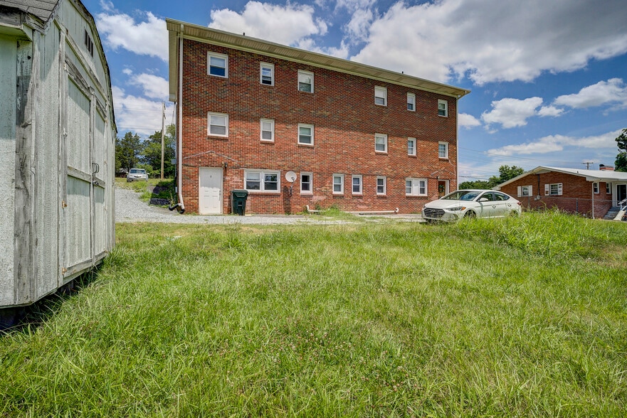 More Photos Of 3411 W Walnut St, Johnson City Apartments For Sale
