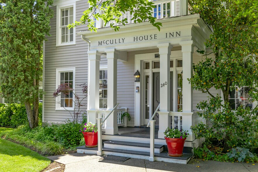 More Photos Of 240 E California St, Jacksonville Hotel For Sale