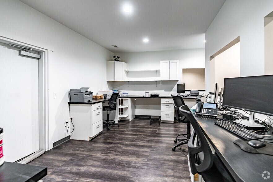 More Photos Of 610 Cave Mill Rd, Bowling Green Medical For Sale