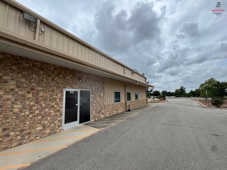 More Photos Of 4811 Quarry Run, San Antonio Light Distribution For Lease