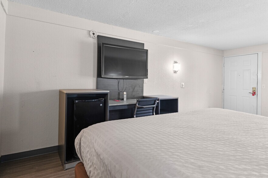 More Photos Of 1721 Broadcast St, Gastonia Hotel For Sale