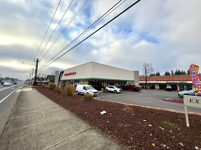 More Photos Of 17401 SE McLoughlin Blvd, Milwaukie Freestanding For Lease