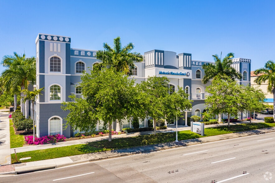More Photos Of 625 Tamiami Trl N, Naples Medical For Lease