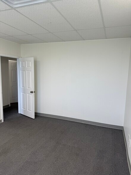 More Photos Of 23127 Three Notch Rd, California Office For Lease