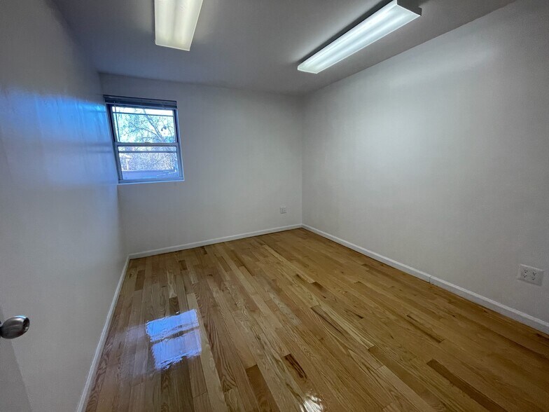 More Photos Of 41-13 149th Pl, Flushing Storefront Retail Office For Lease