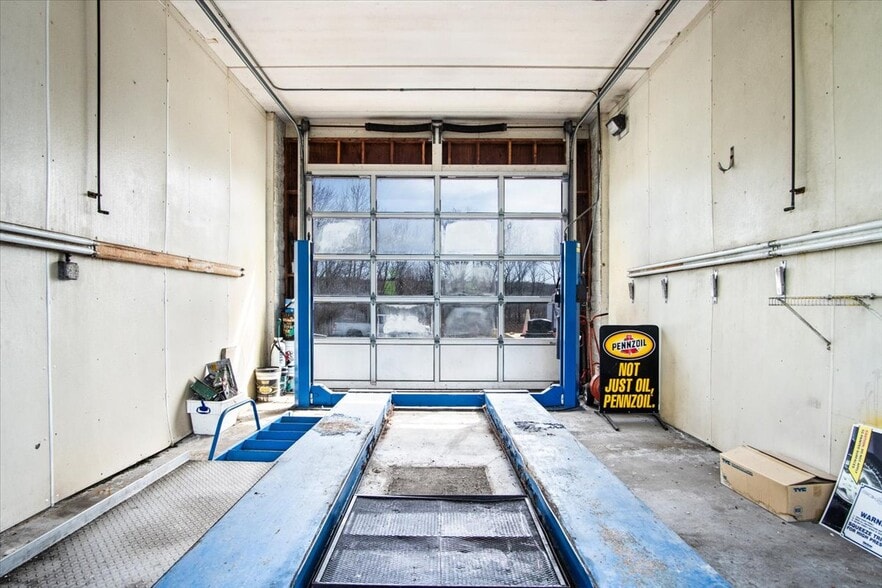 More Photos Of 901 S Main St, Taylor Carwash For Sale