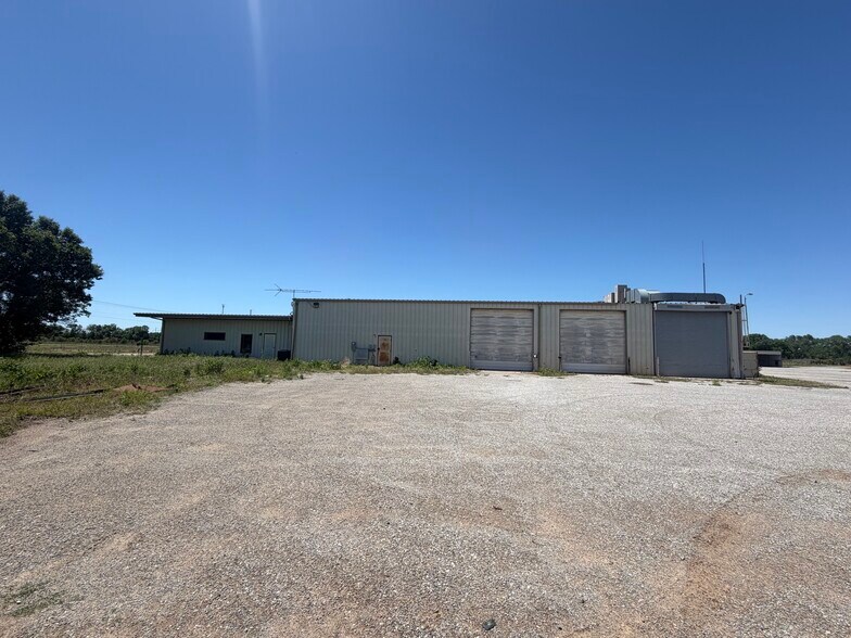 More Photos Of 5328 E Market St, Enid Manufacturing For Sale