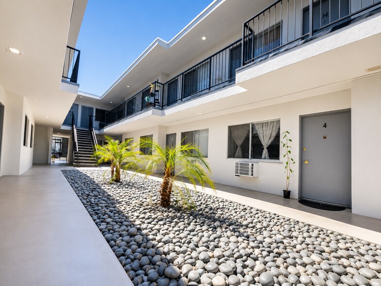 More Photos Of 7356 Haskell Ave, Van Nuys Apartments For Sale