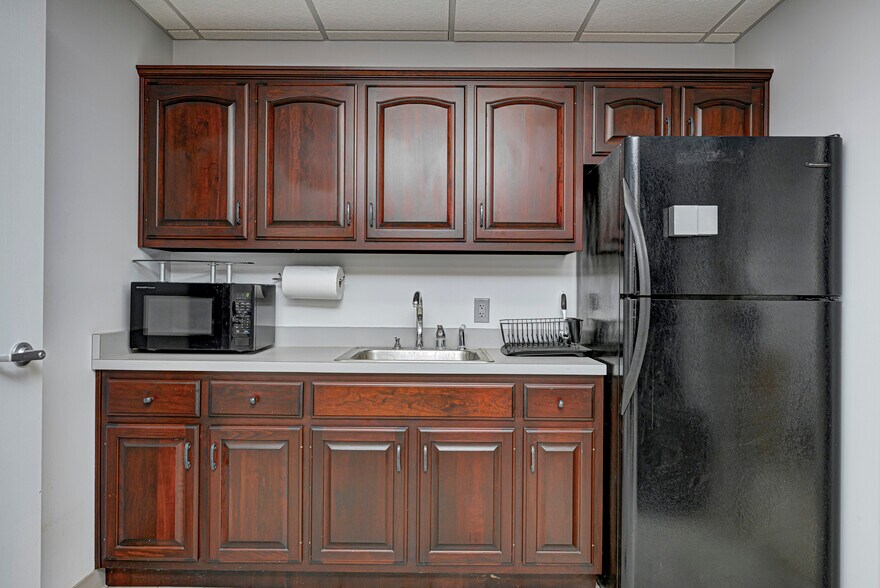 More Photos Of 241 S State Ave, Indianapolis Warehouse For Sale