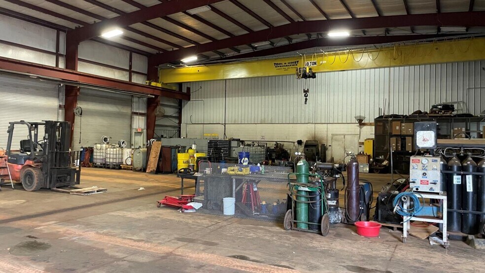 More Photos Of 5104 Estes Pky, Longview Warehouse For Sale