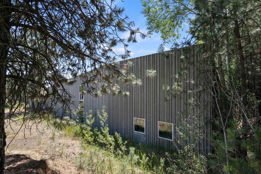 More Photos Of 5910 Park, Marshall Warehouse For Lease