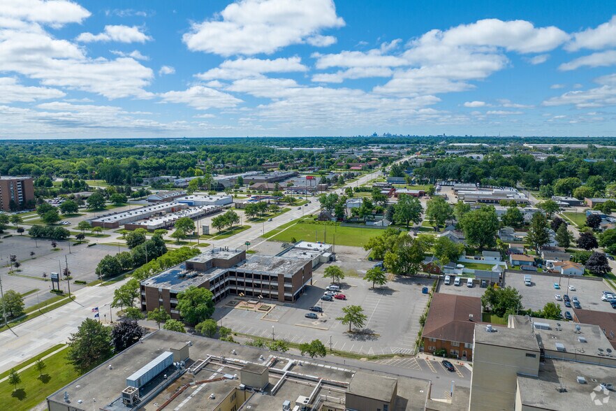 More Photos Of 27301 Dequindre Rd, Madison Heights Office For Lease