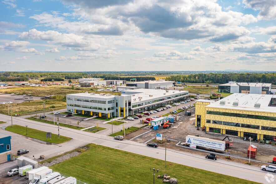 More Photos Of 3361 Av De La Gare, Mascouche Warehouse For Lease