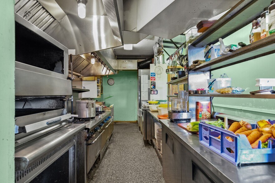 More Photos Of 1101 W North Ave, Little Chute Restaurant For Lease