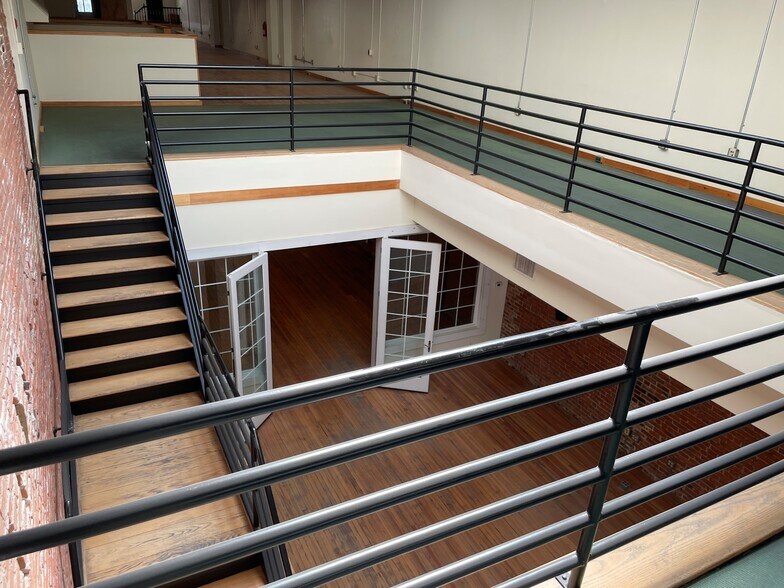 More Photos Of 262 Atlantic St, Stamford Freestanding For Lease