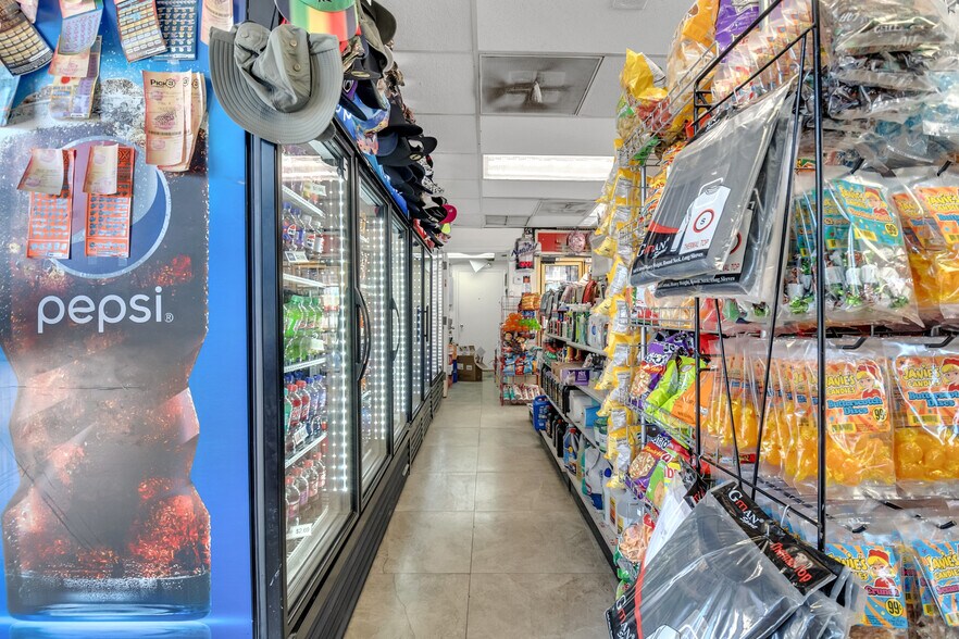 More Photos Of 1916 W Colonial Dr, Orlando General Retail For Sale