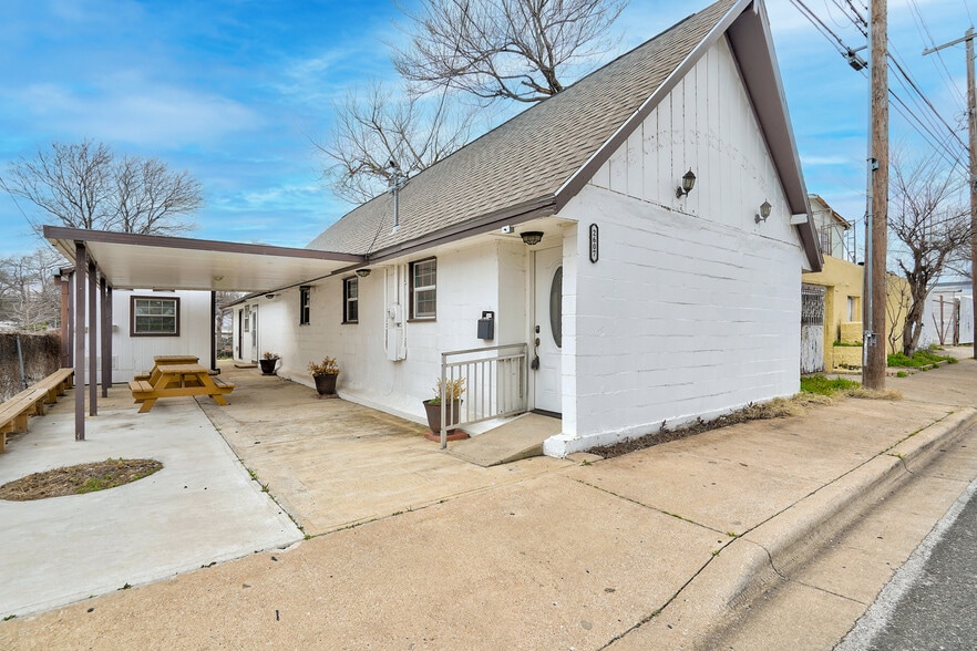 More Photos Of 2607 E 5th St, Austin Religious Facility For Sale