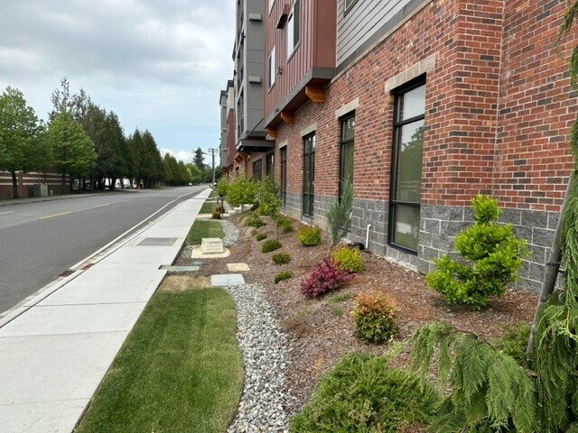 More Photos Of 989 S Burlington Blvd, Burlington Apartments For Lease