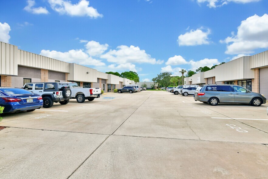 More Photos Of 1535 N Cogswell St, Rockledge Warehouse For Lease