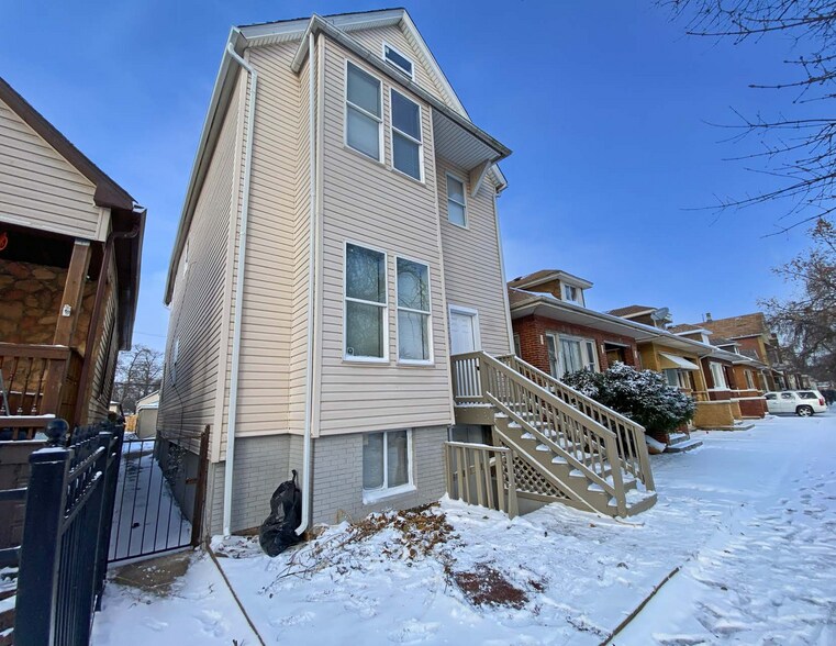 More Photos Of 8744 S Saginaw Ave, Chicago Multifamily For Sale