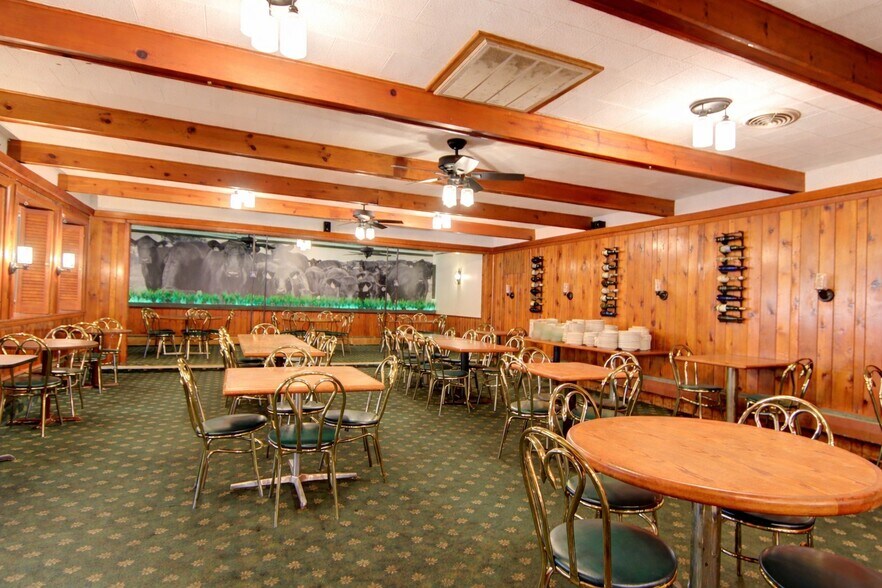 More Photos Of 369 Waterloo Geneva Rd, Waterloo Town Restaurant For Sale