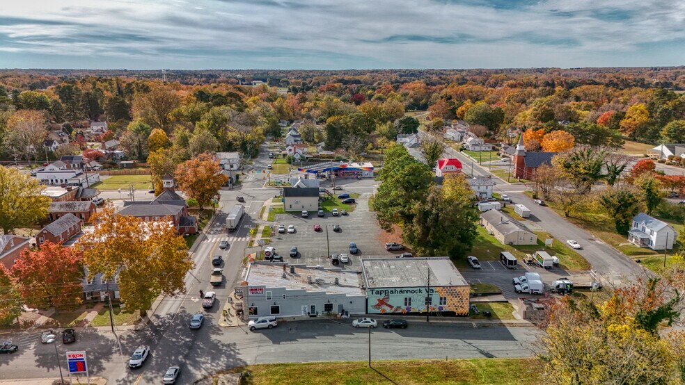 More Photos Of 303 Queen St, Tappahannock General Retail For Lease