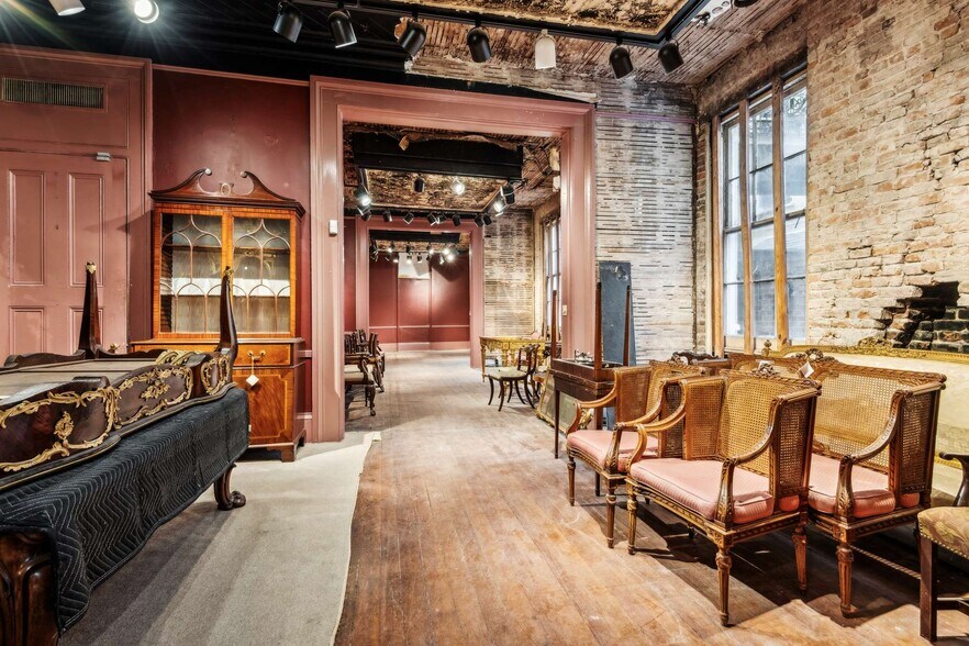 More Photos Of 409 Royal St, New Orleans Storefront For Sale