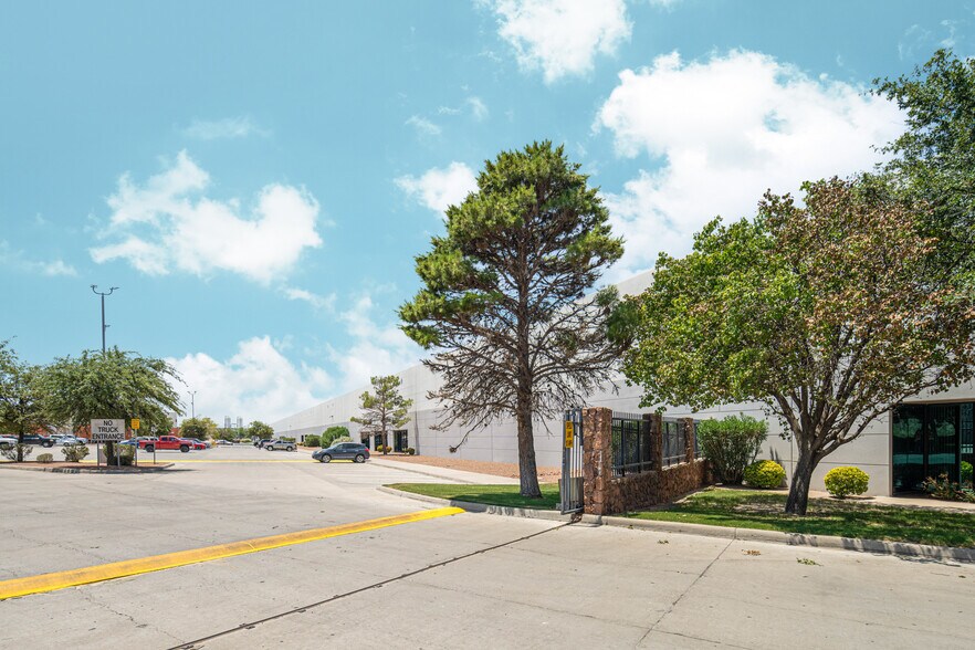 More Photos Of 11970 Pellicano Dr, El Paso Warehouse For Lease