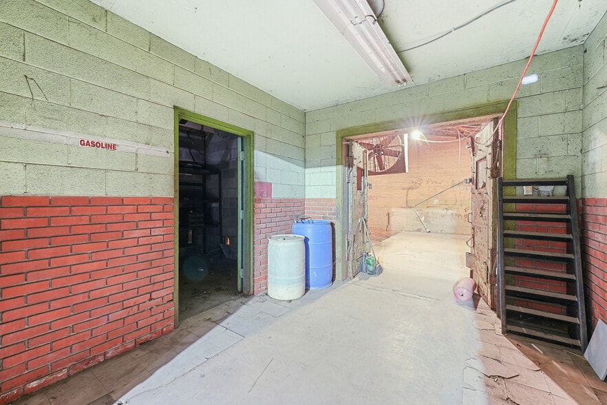 More Photos Of 16144 Market St, Channelview Manufacturing For Sale