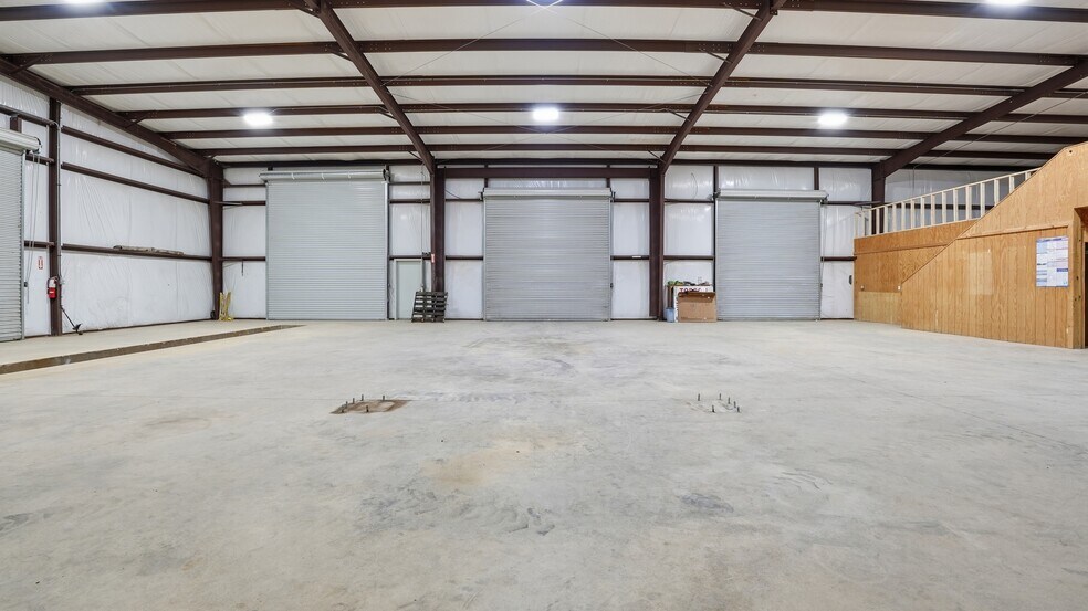 More Photos Of 1087 Aedc Rd, Winchester Industrial For Lease