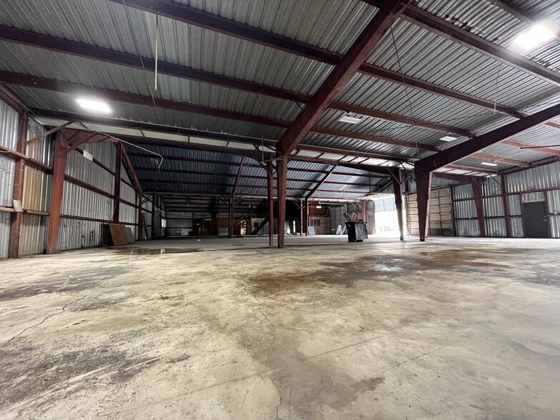 More Photos Of 6912 Calhoun Rd, Houston Warehouse For Sale