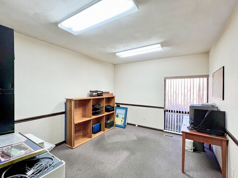 More Photos Of 3540 N Belt W, Belleville Medical For Sale