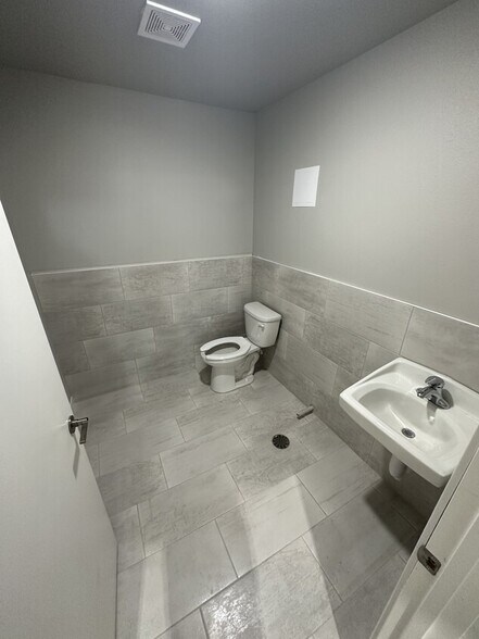 More Photos Of 9754 S 98th Ave, Horace Unknown For Lease