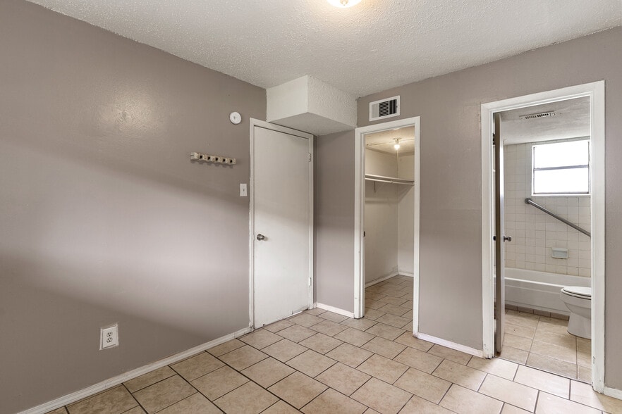 More Photos Of 1031 N Sumner St, Pampa Apartments For Sale