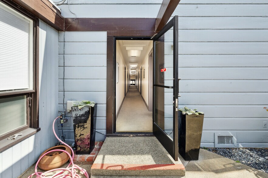 More Photos Of 251 Park Rd, Burlingame Loft Creative Space For Lease