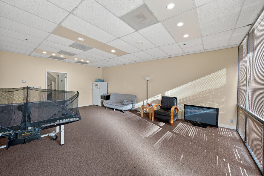 More Photos Of 20 S Linden Ave, South San Francisco Warehouse For Sale