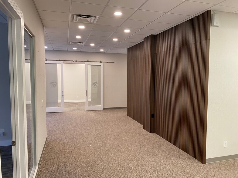 More Photos Of 746 North Dr, Melbourne Research And Development For Lease
