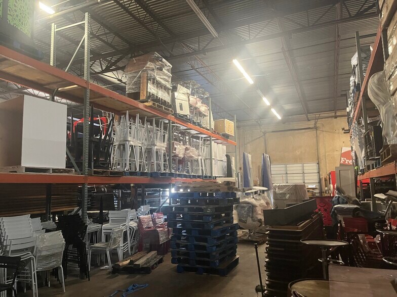 More Photos Of 3911-3929 E IH-10, San Antonio Light Manufacturing For Sale