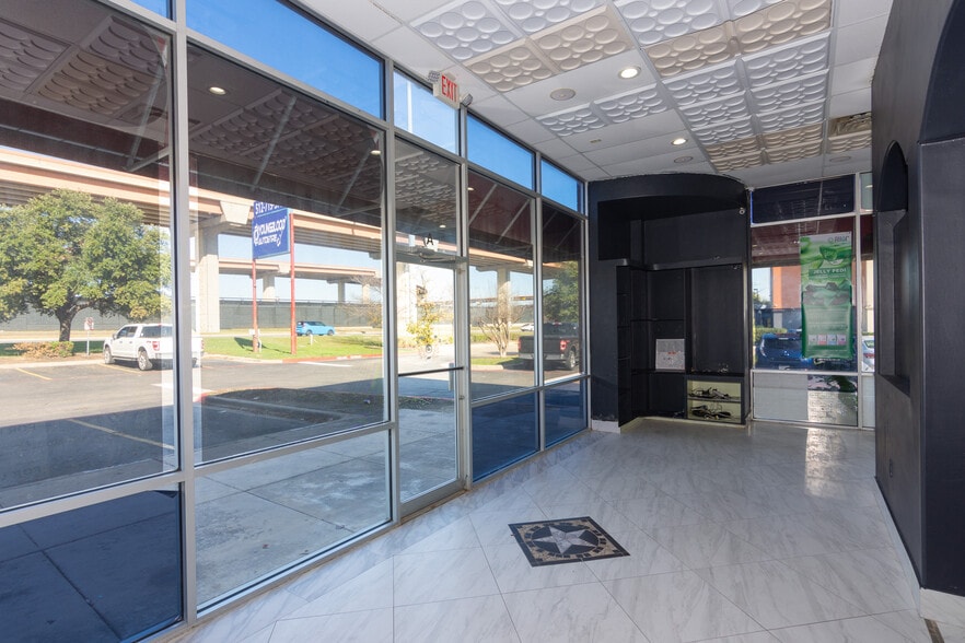 More Photos Of 399 W Louis Henna Blvd, Austin Unknown For Lease